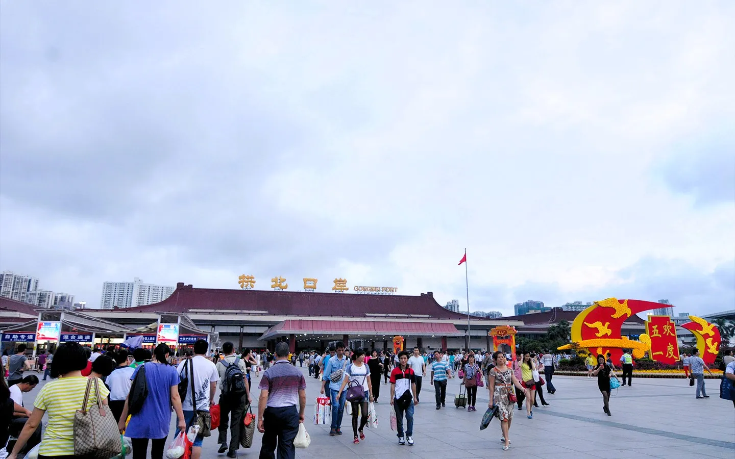 Gongbei on a Budget: Your Ultimate Guide to Shopping, Street Food & Hidden Deals Near Orange Hotel Zhuhai